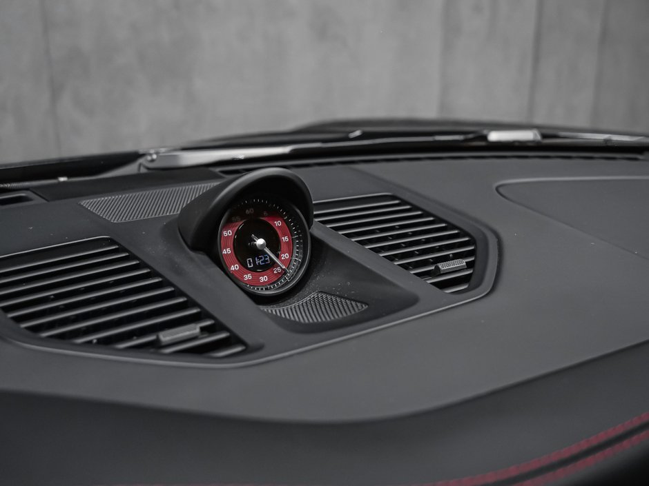 Porsche 911 CARRERA 4 GTS 2024-16