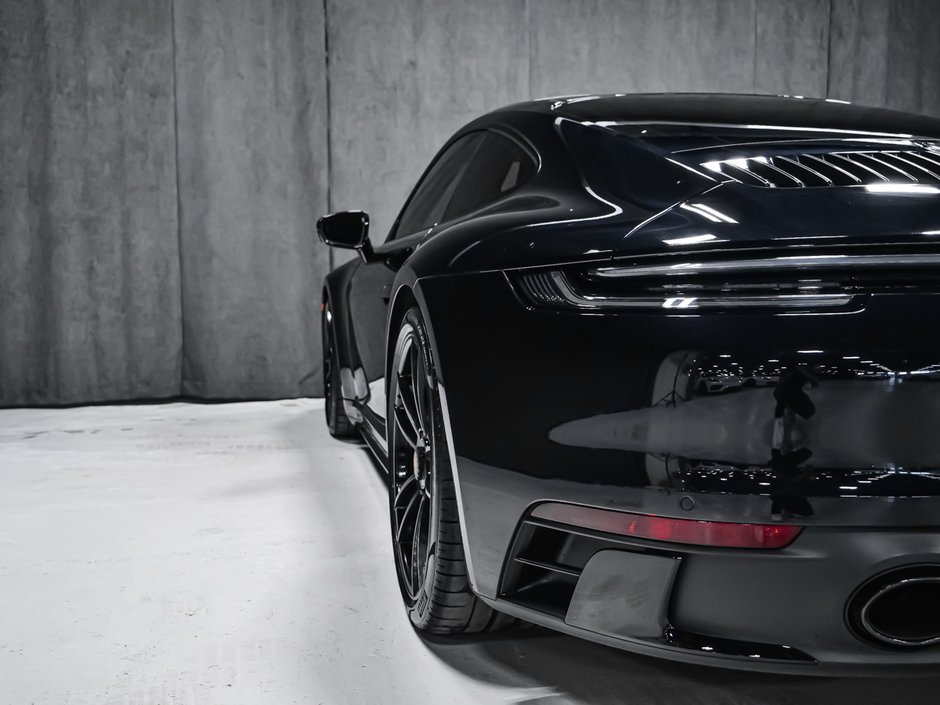 Porsche 911 CARRERA 4 GTS 2024-10
