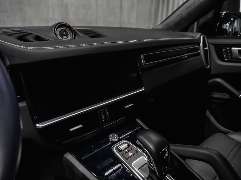 2023 Porsche Cayenne GTS-18