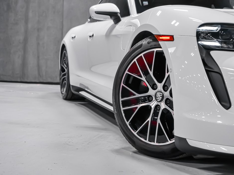 2020 Porsche Taycan TURBO-23