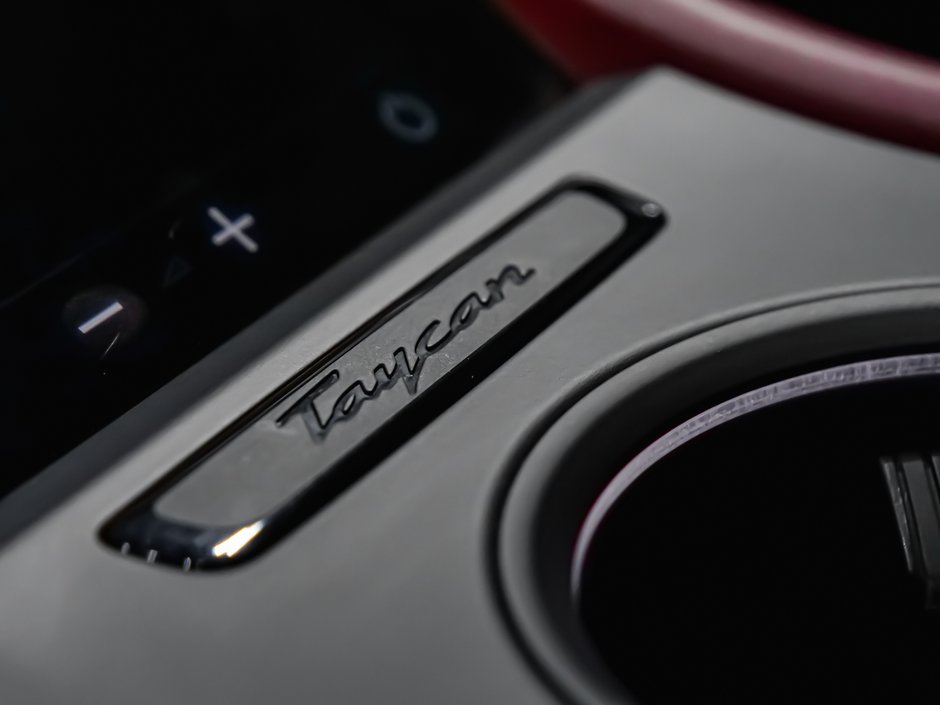 2020 Porsche Taycan TURBO-19