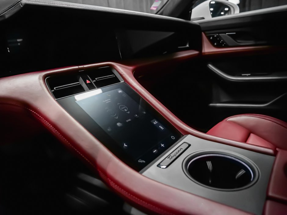 2020 Porsche Taycan TURBO-18