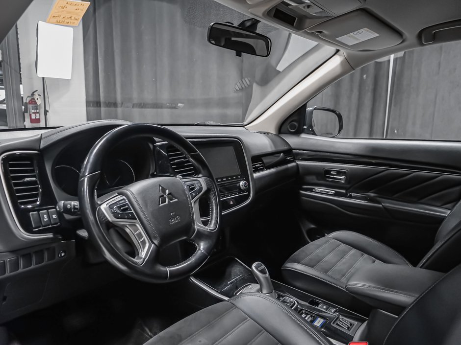 2022 Mitsubishi Outlander PHEV SE-1