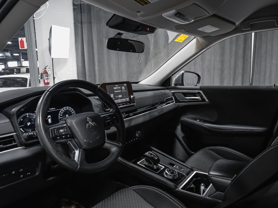2023 Mitsubishi Outlander PHEV ES-1