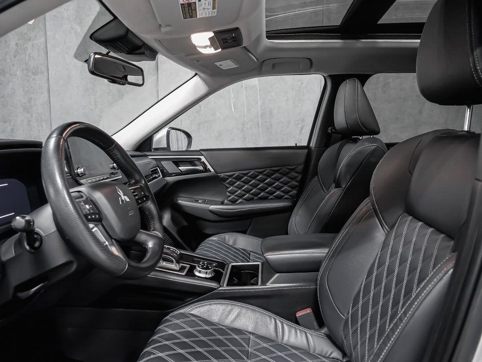 2023 Mitsubishi Outlander SEL-12