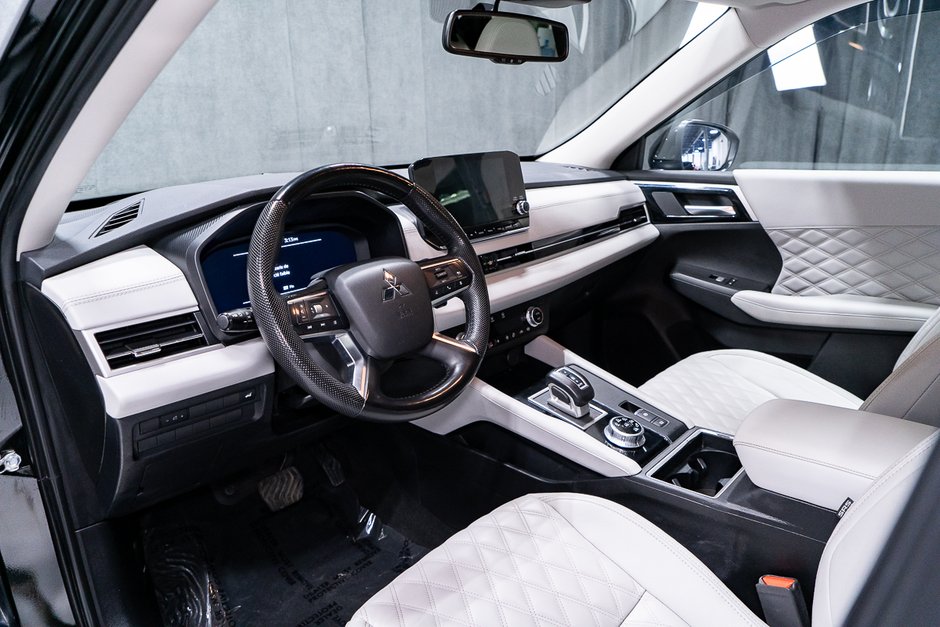 Mitsubishi Outlander SEL 2023-6
