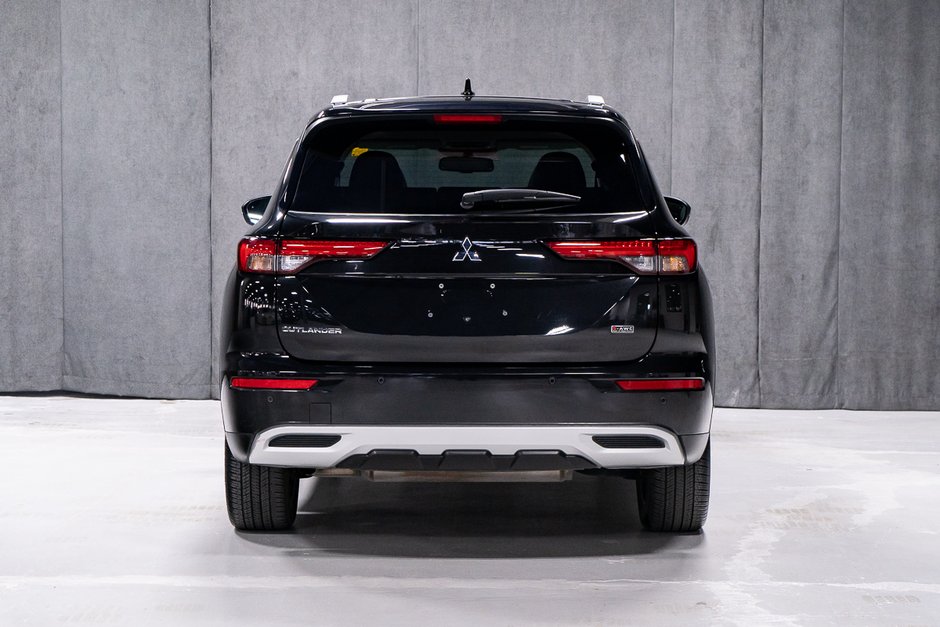 Mitsubishi Outlander SEL 2023-4