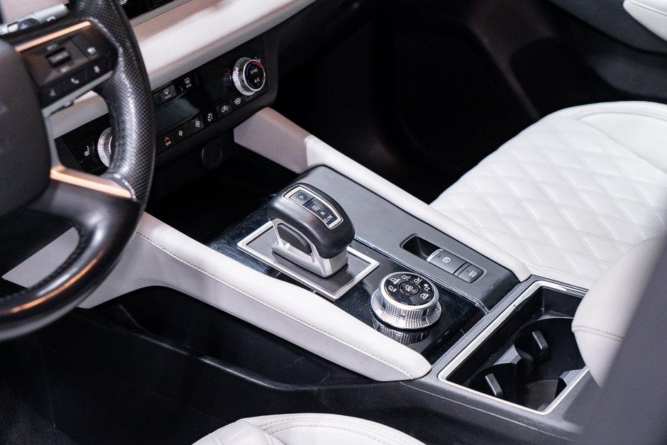 Mitsubishi Outlander SEL 2023-9