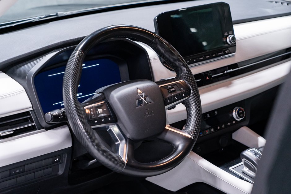 Mitsubishi Outlander SEL 2023-8