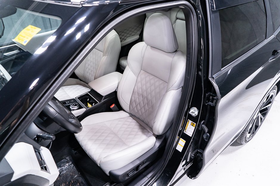 Mitsubishi Outlander SEL 2023-13