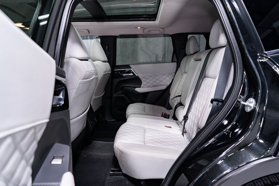 Mitsubishi Outlander SEL 2023-15
