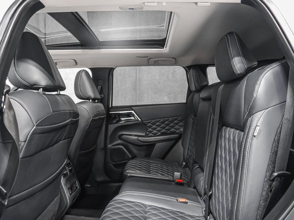 Mitsubishi Outlander SEL S-AWC 7 PLACES 2023-11