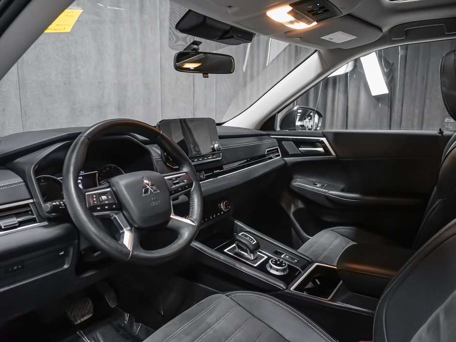 Mitsubishi Outlander LE 2024-5