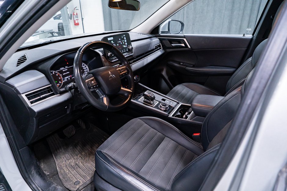 Mitsubishi Outlander LE BANC CHAUFFANT APPLE CAR PLAY SANS FIL 2024-1