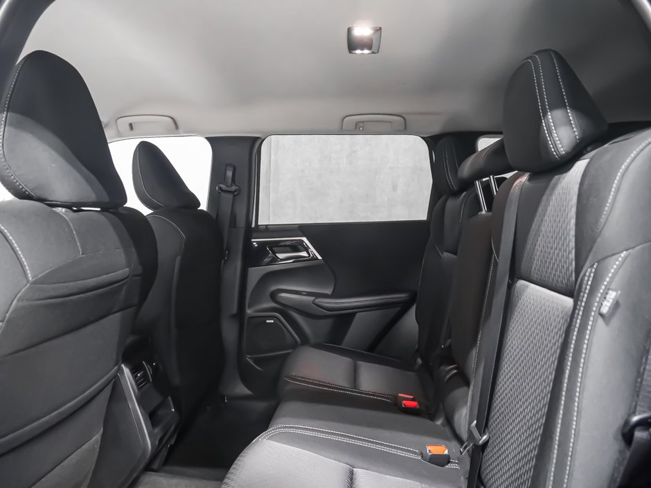 Mitsubishi Outlander ES 2025-12