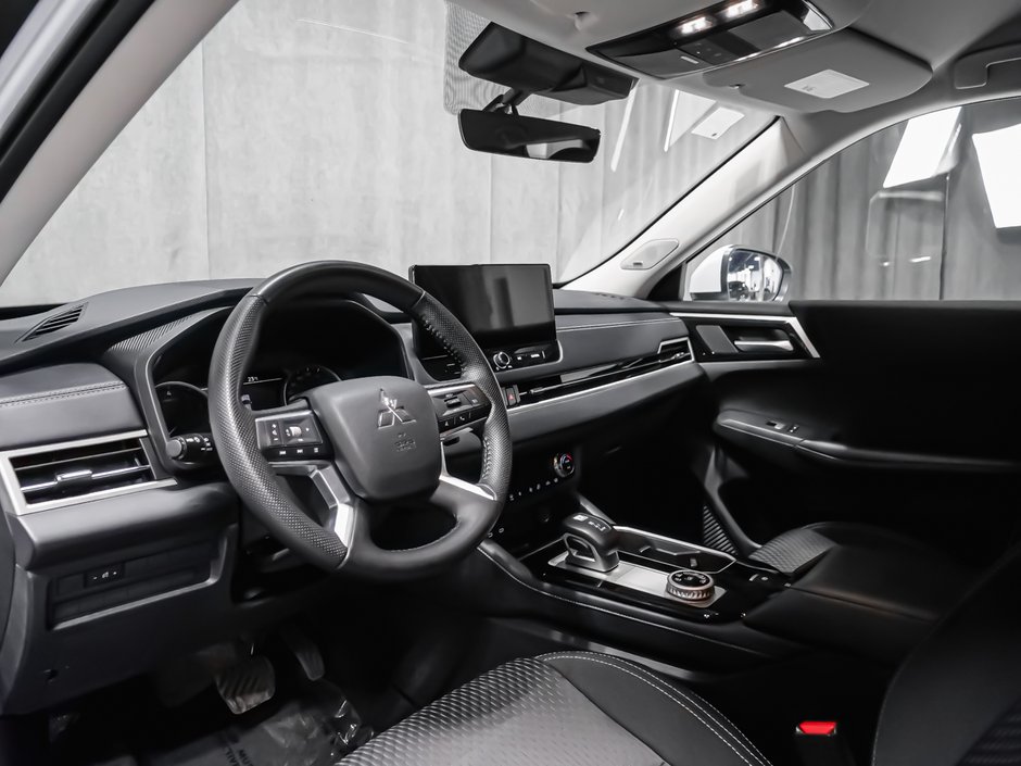Mitsubishi Outlander ES 2025-5
