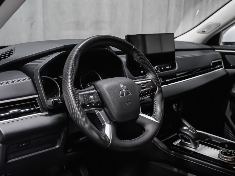 Mitsubishi Outlander ES 2025-7
