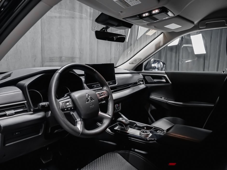 Mitsubishi Outlander ES 2025-5