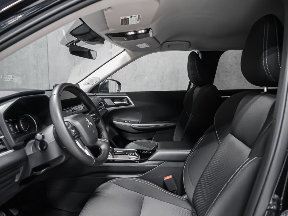 Mitsubishi Outlander ES 2025-15