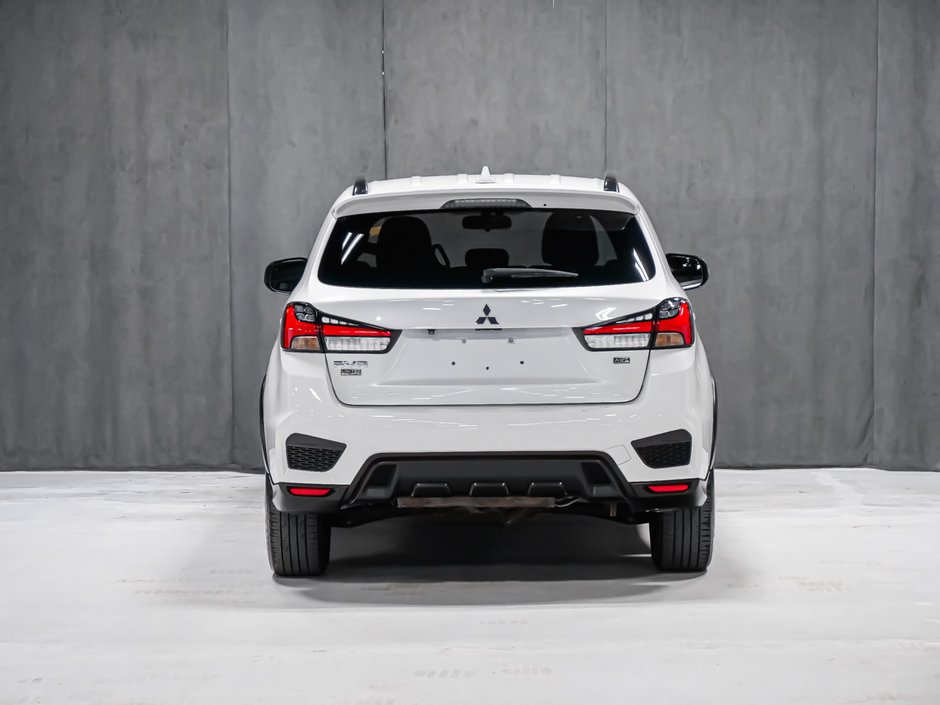 2020 Mitsubishi RVR LE 4WD-4
