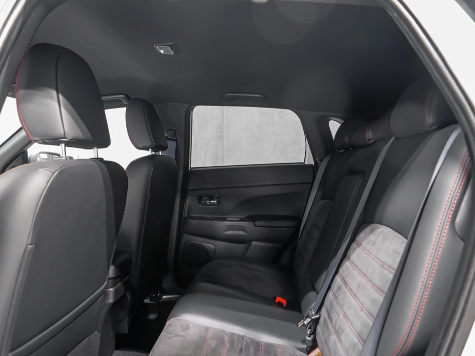 2020 Mitsubishi RVR LE 4WD-12
