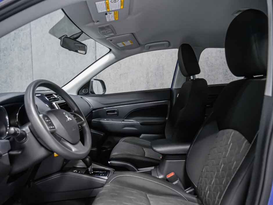 2024 Mitsubishi RVR ES AWD APPLE CAR PLAY-6