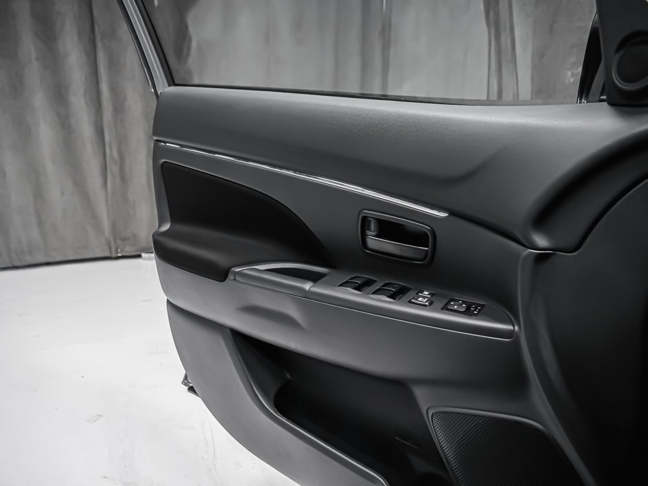 2025 Mitsubishi RVR ES AWD APPLE CAR PLAY SIÈGES CHAUFFANT-8