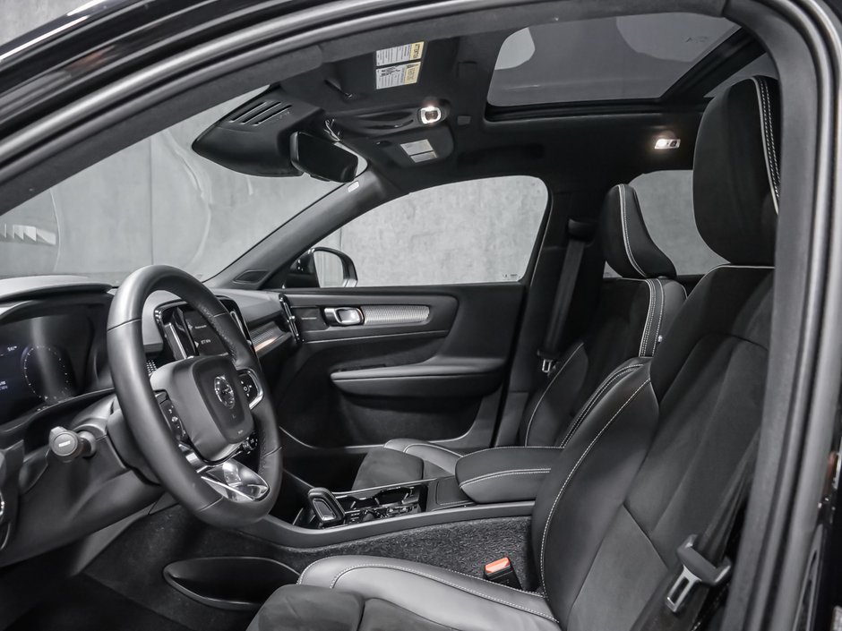 2022 Volvo XC40 R-DESIGN-10