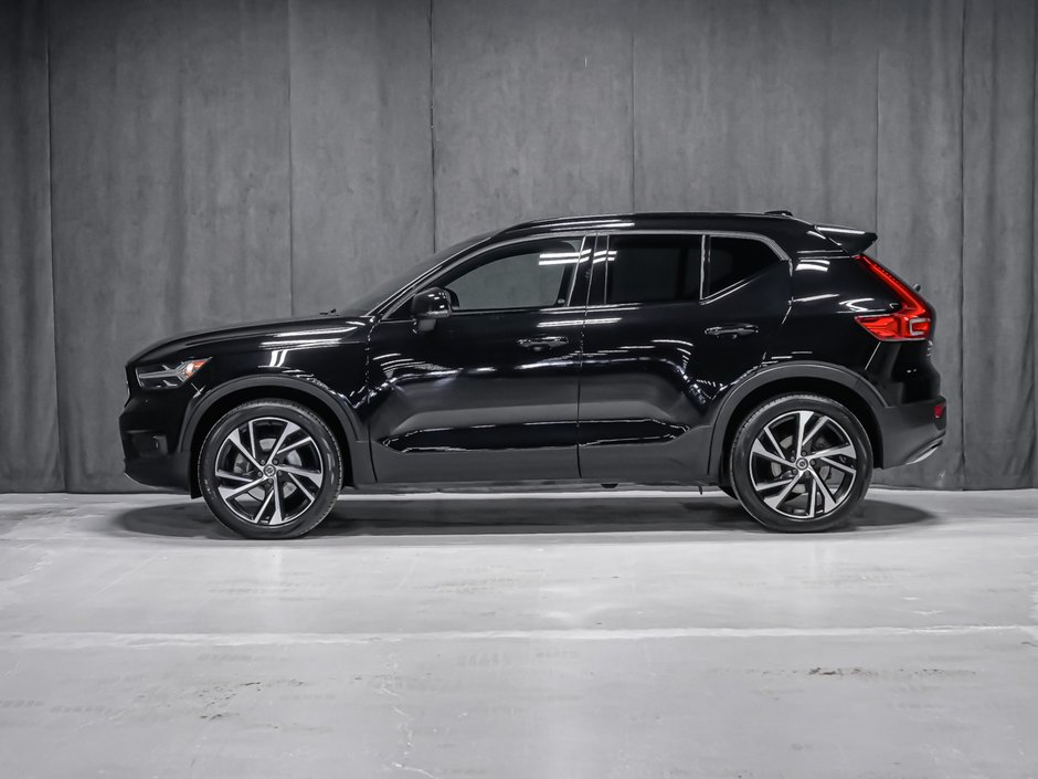 2022 Volvo XC40 R-DESIGN-2