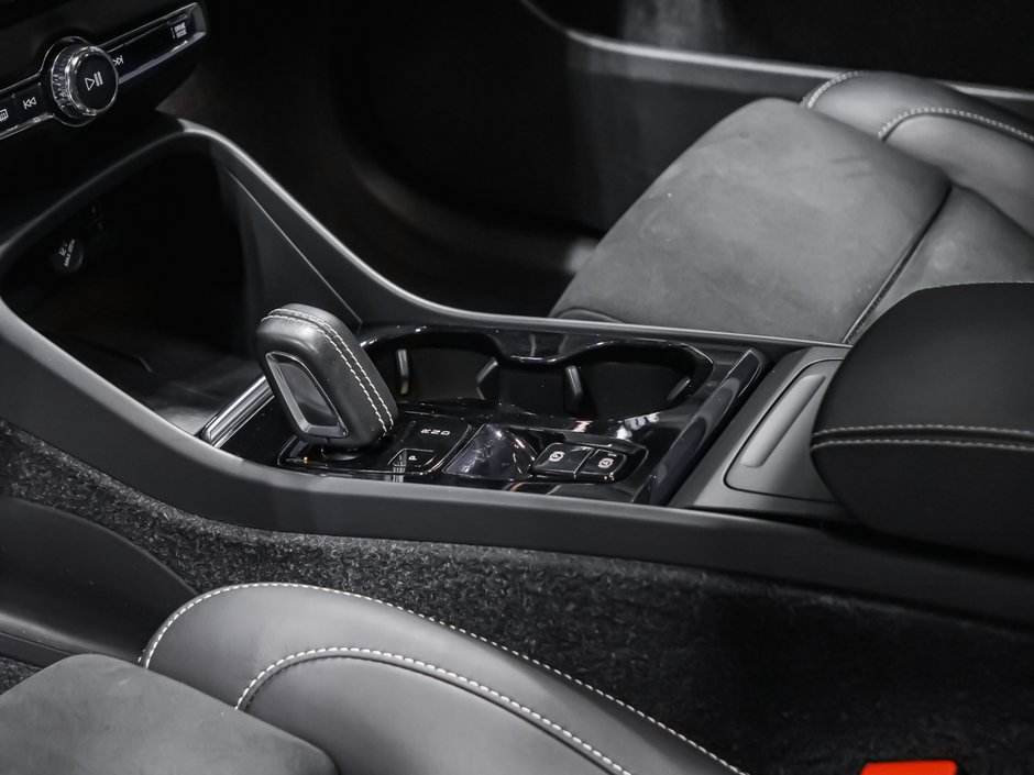 2022 Volvo XC40 R-DESIGN-6