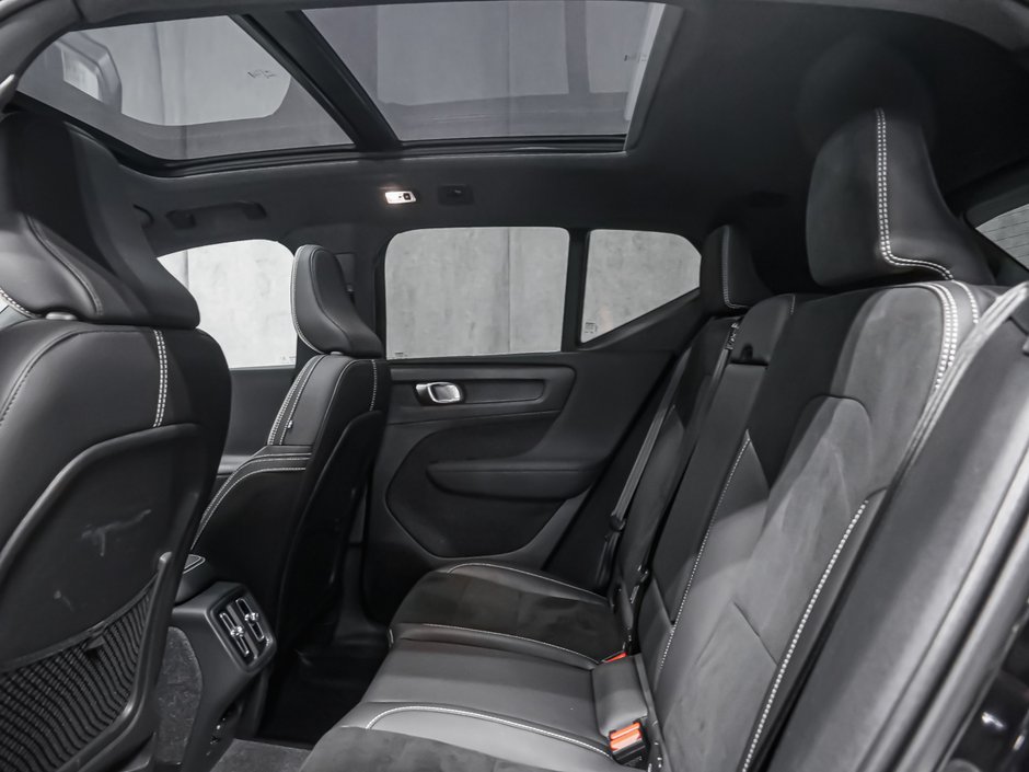 2022 Volvo XC40 R-DESIGN-11