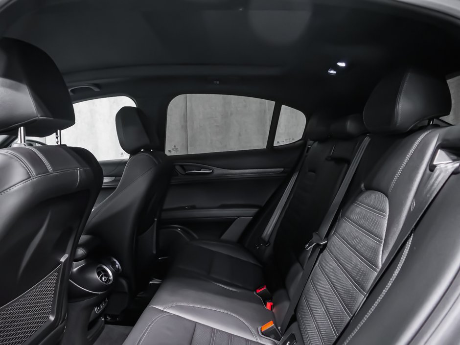 2024 Alfa Romeo Stelvio QUADRIFOLIO-30