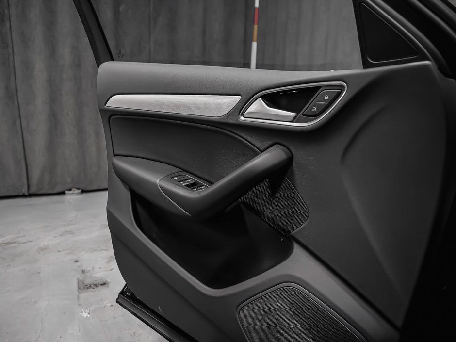 Audi Q3 PROGRESSIV MAGS 19PO TOIT PANO 2018-9