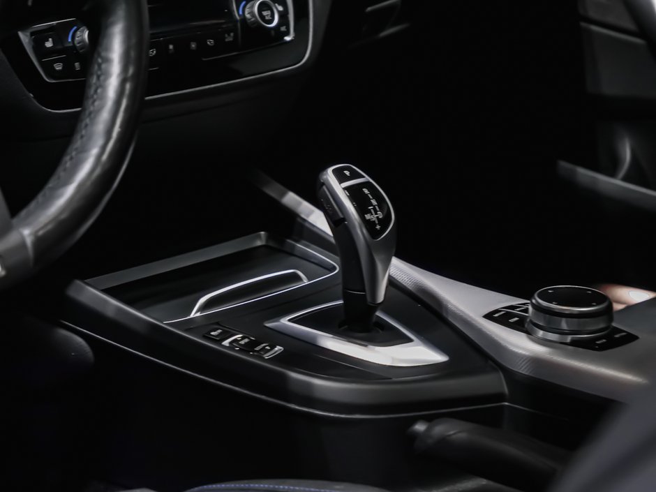 BMW 2 Series 230i xDrive 2020-10