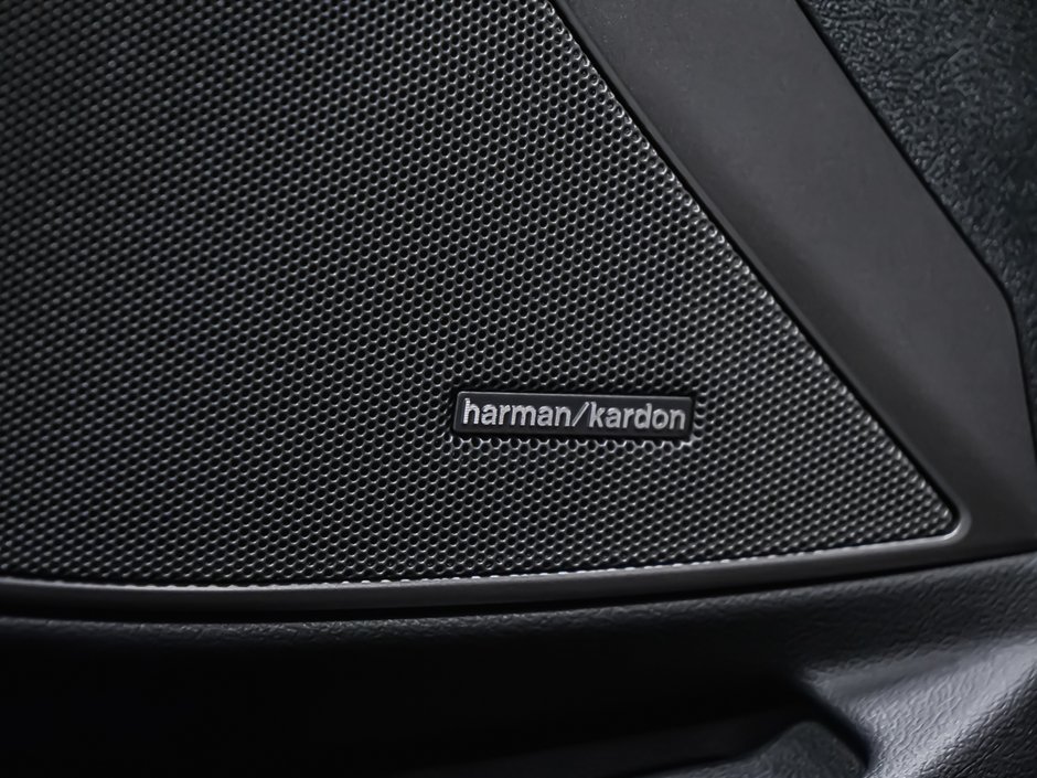 2024 BMW M3 MANUAL RWD CARBON FIBER ROOF-39