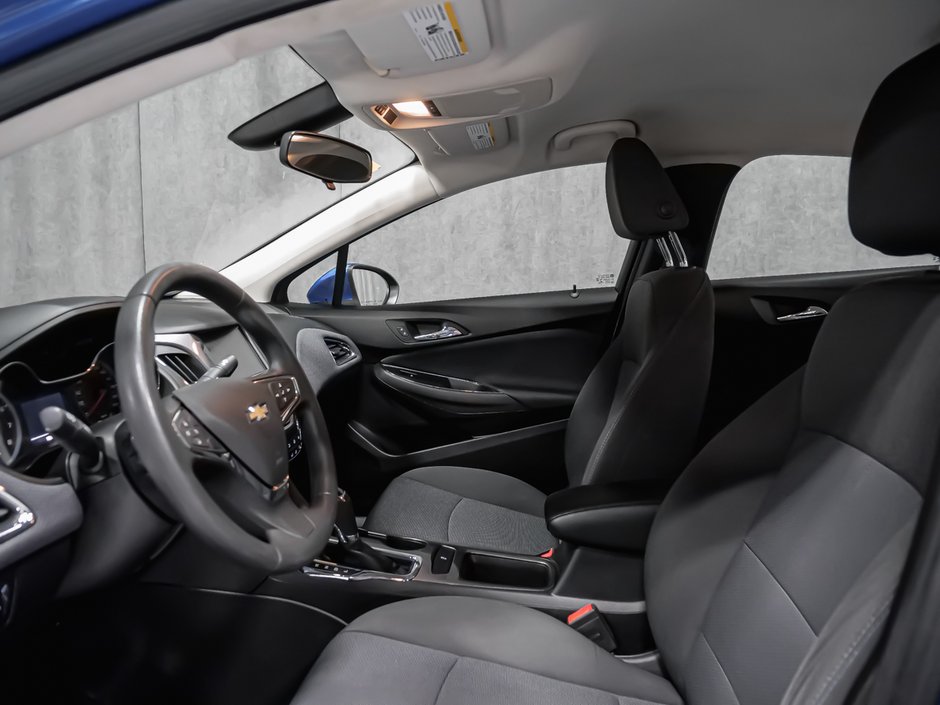 Chevrolet Cruze LT 2 SET DE PNEUS SIÈGES CHAUFFANT APPLE CAR PLAY 2018-9