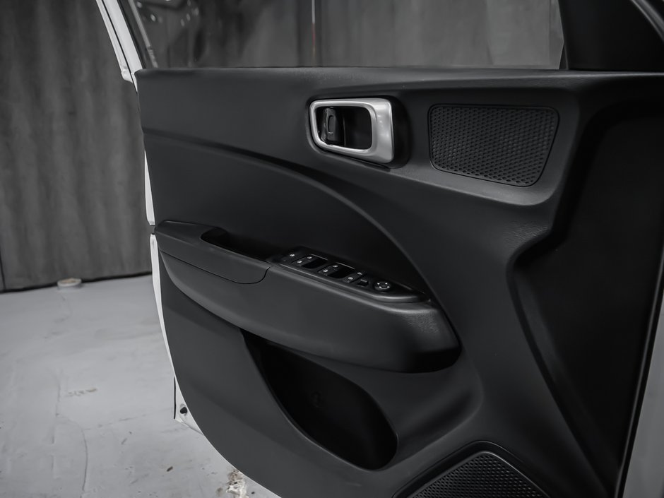 2022 Hyundai Venue ESSENTIAL-9