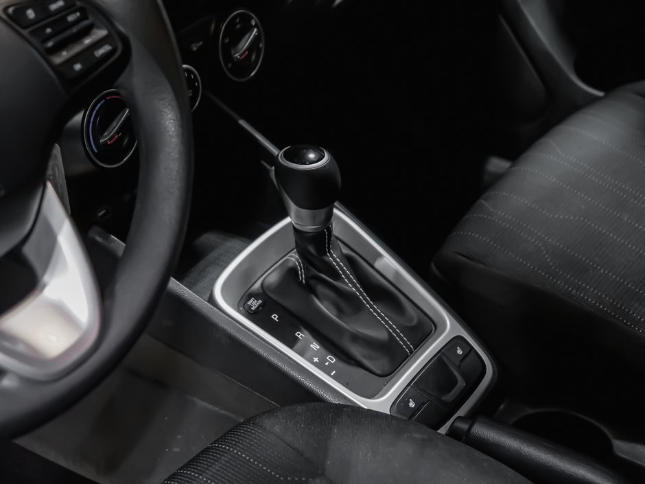 2022 Hyundai Venue ESSENTIAL-7