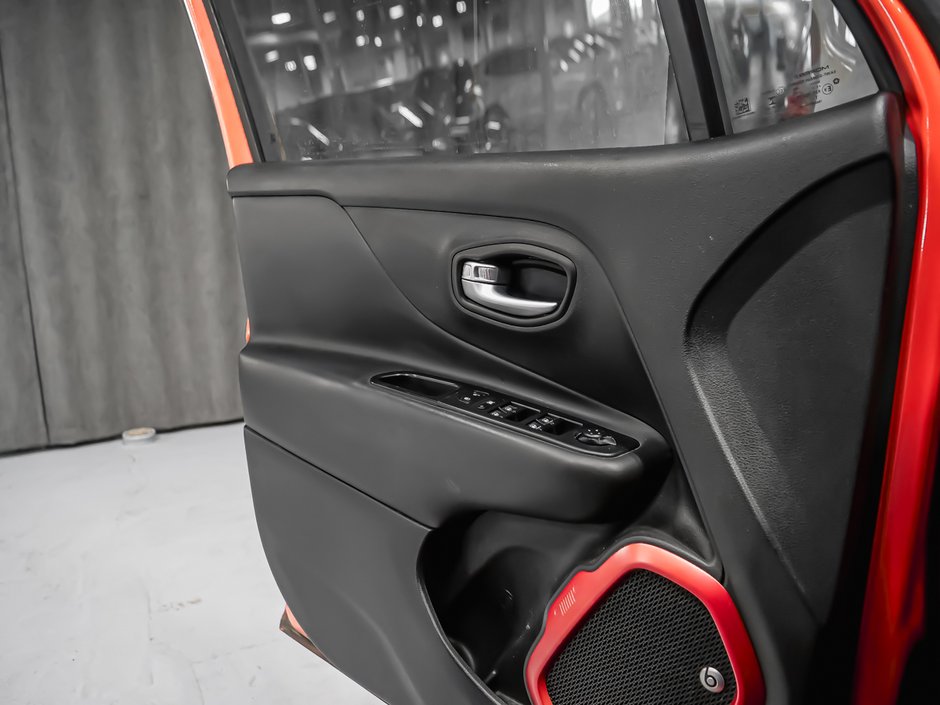 2016 Jeep Renegade Trailhawk-11