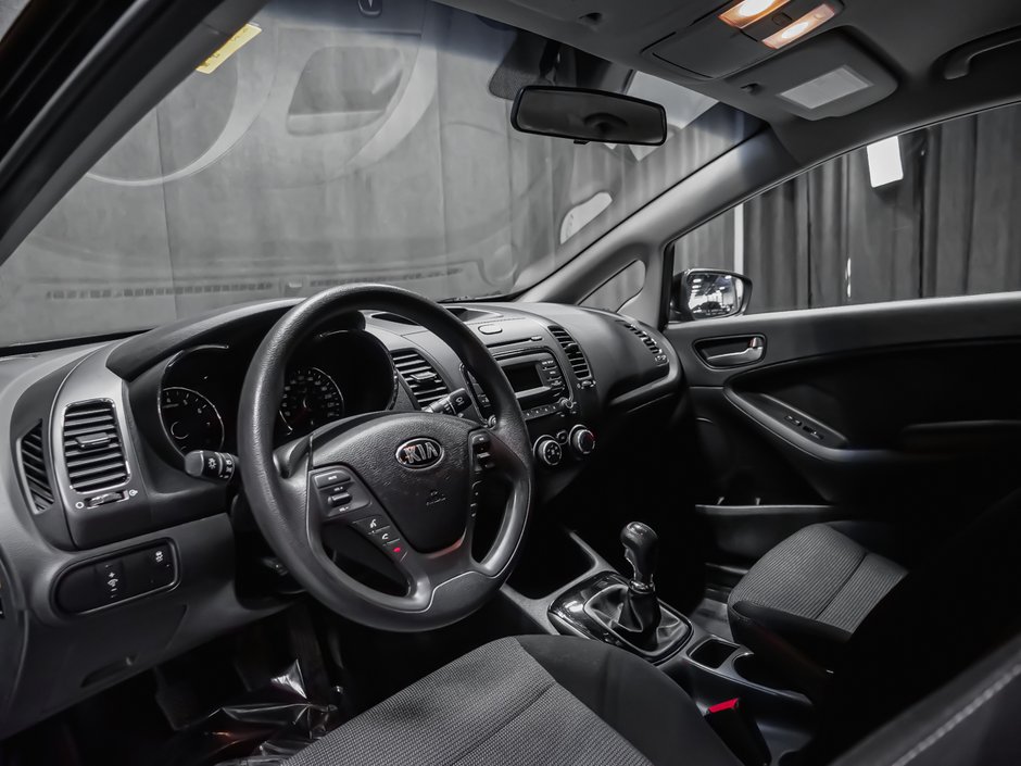 Kia Forte LX MANUEL 2017-6