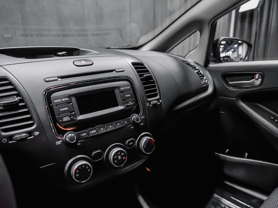 Kia Forte LX MANUEL 2017-10