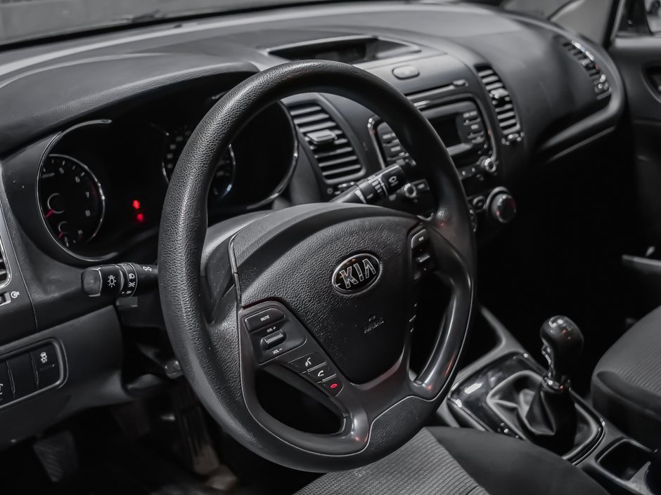 Kia Forte LX MANUEL 2018-8