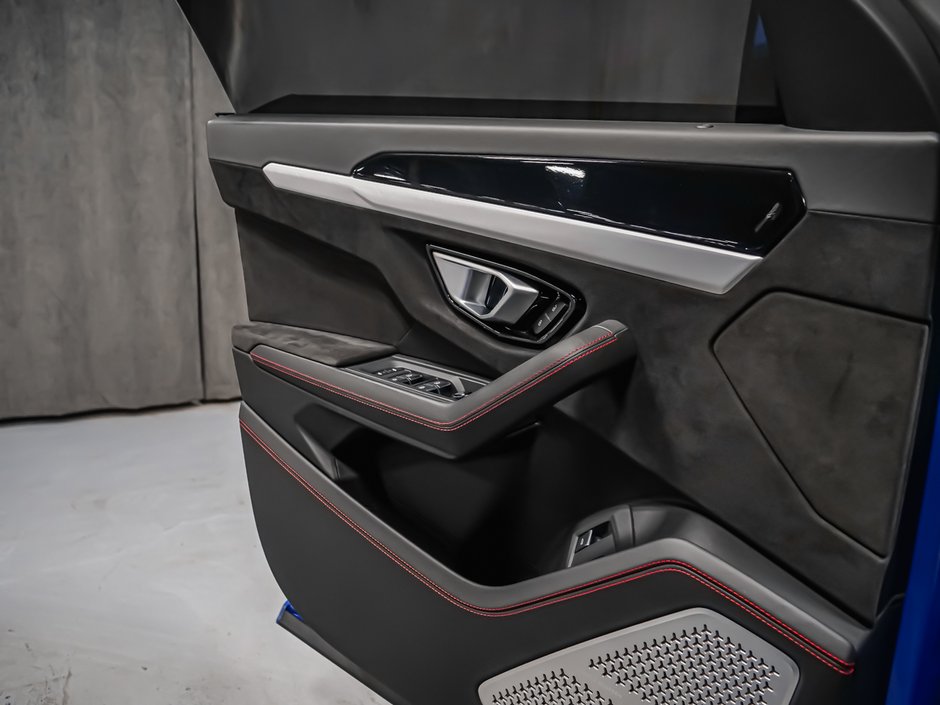 Lamborghini Urus  2020-32