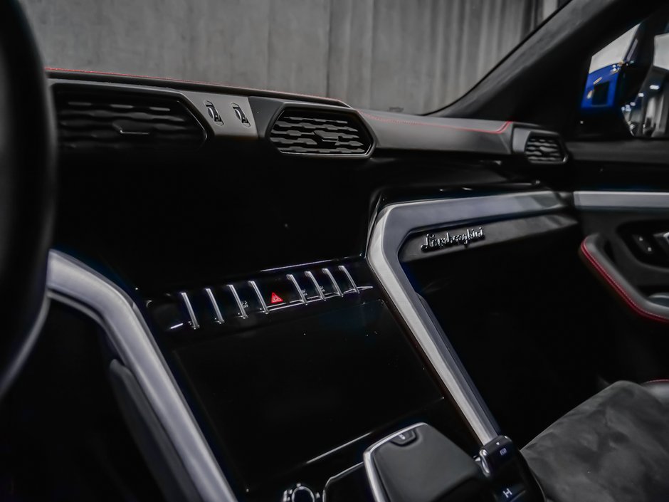 Lamborghini Urus  2020-26