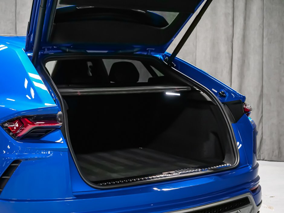 Lamborghini Urus  2020-18