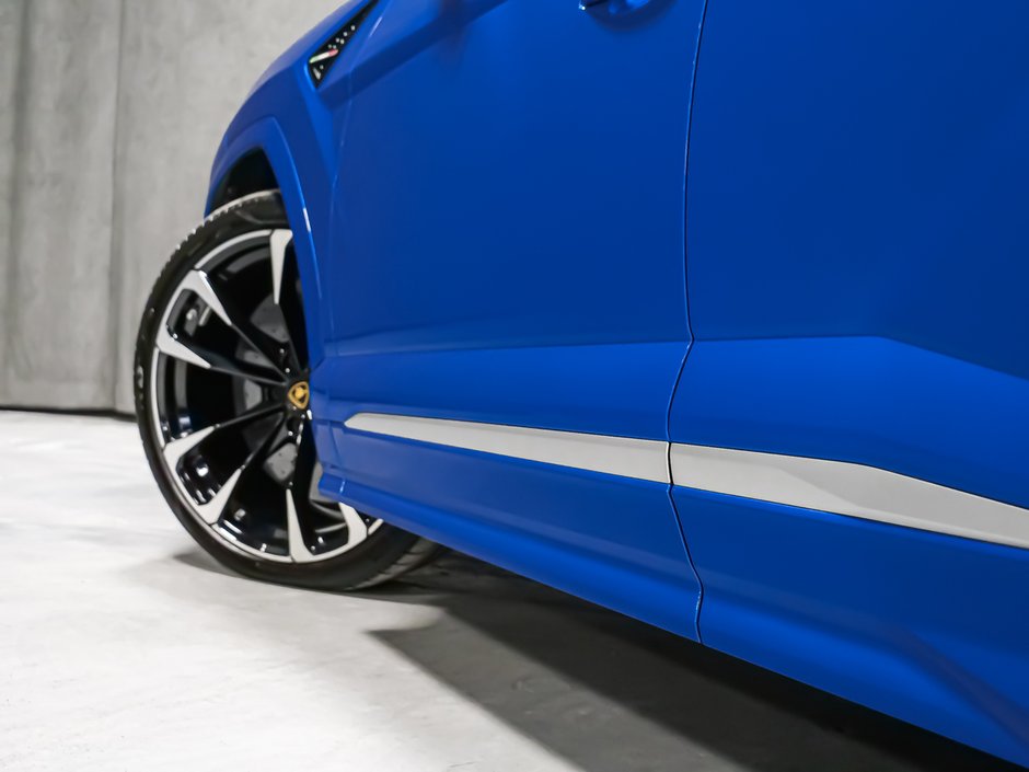 Lamborghini Urus  2020-10