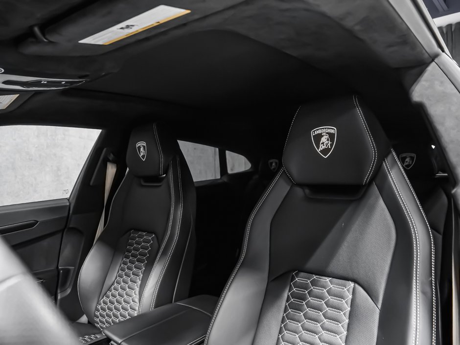 Lamborghini Urus  2022-23