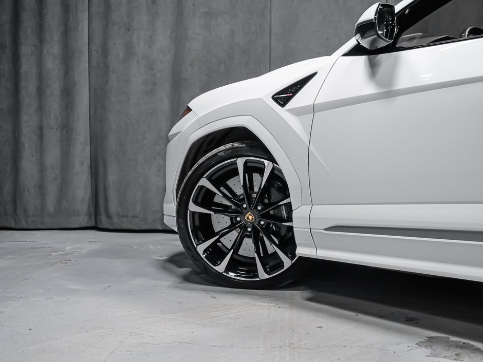 Lamborghini Urus  2022-2