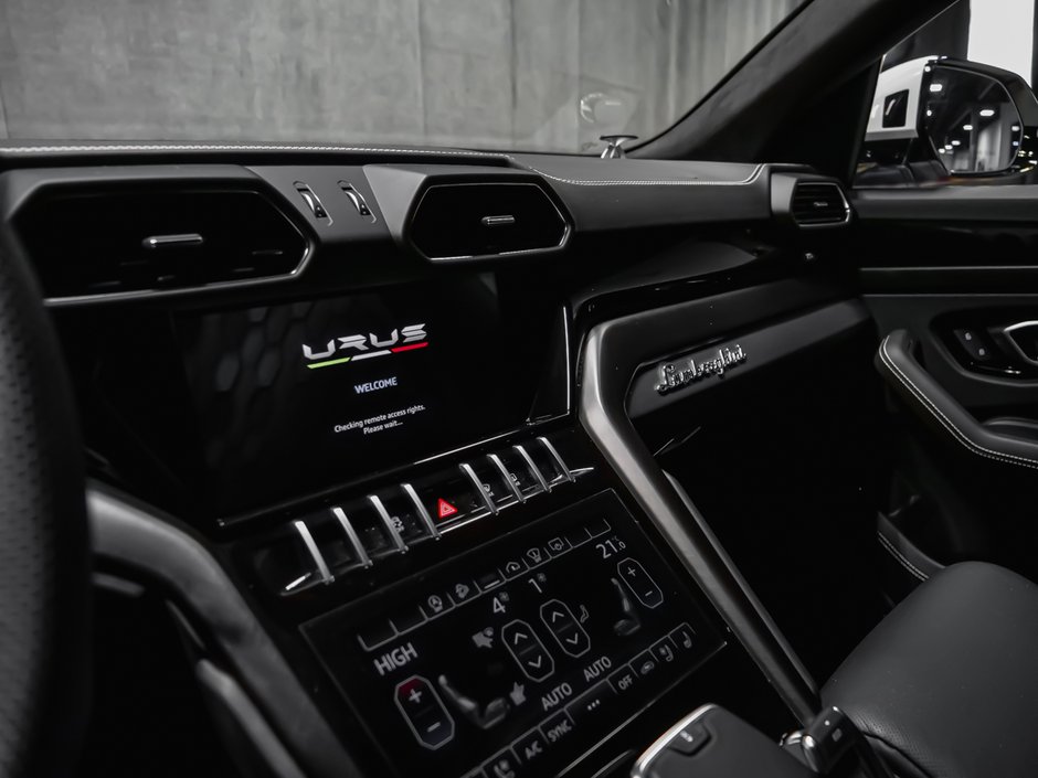 Lamborghini Urus  2022-13