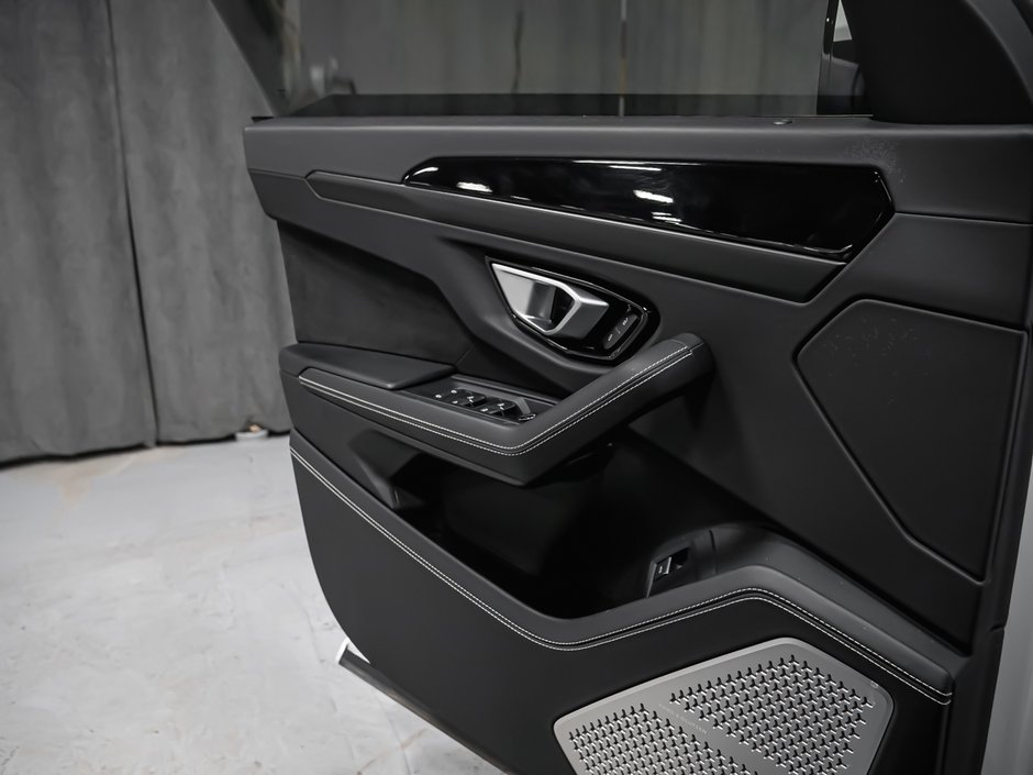 Lamborghini Urus  2022-9